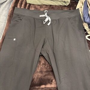 Figs Women’s Black Kade Cargo Scrub Pants with Drawstring